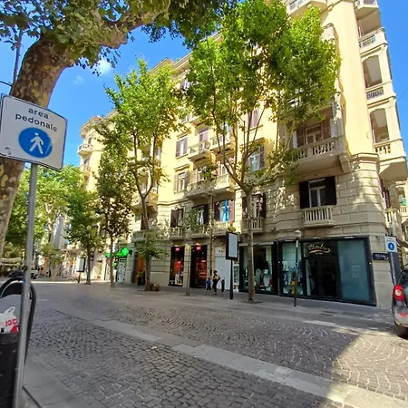 Giordano's Rum i privatbostad Neapel